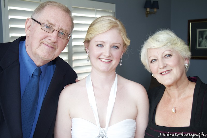 Bride with her parents - wedding photography sydney